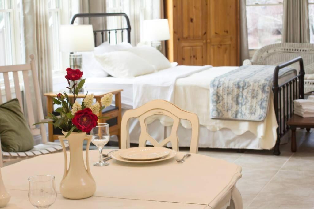 Bluebirds Nest 10 Min To Avl Biltmore Hot Tub Cont Bkfst Sparkling Water Asheville Esterno foto
